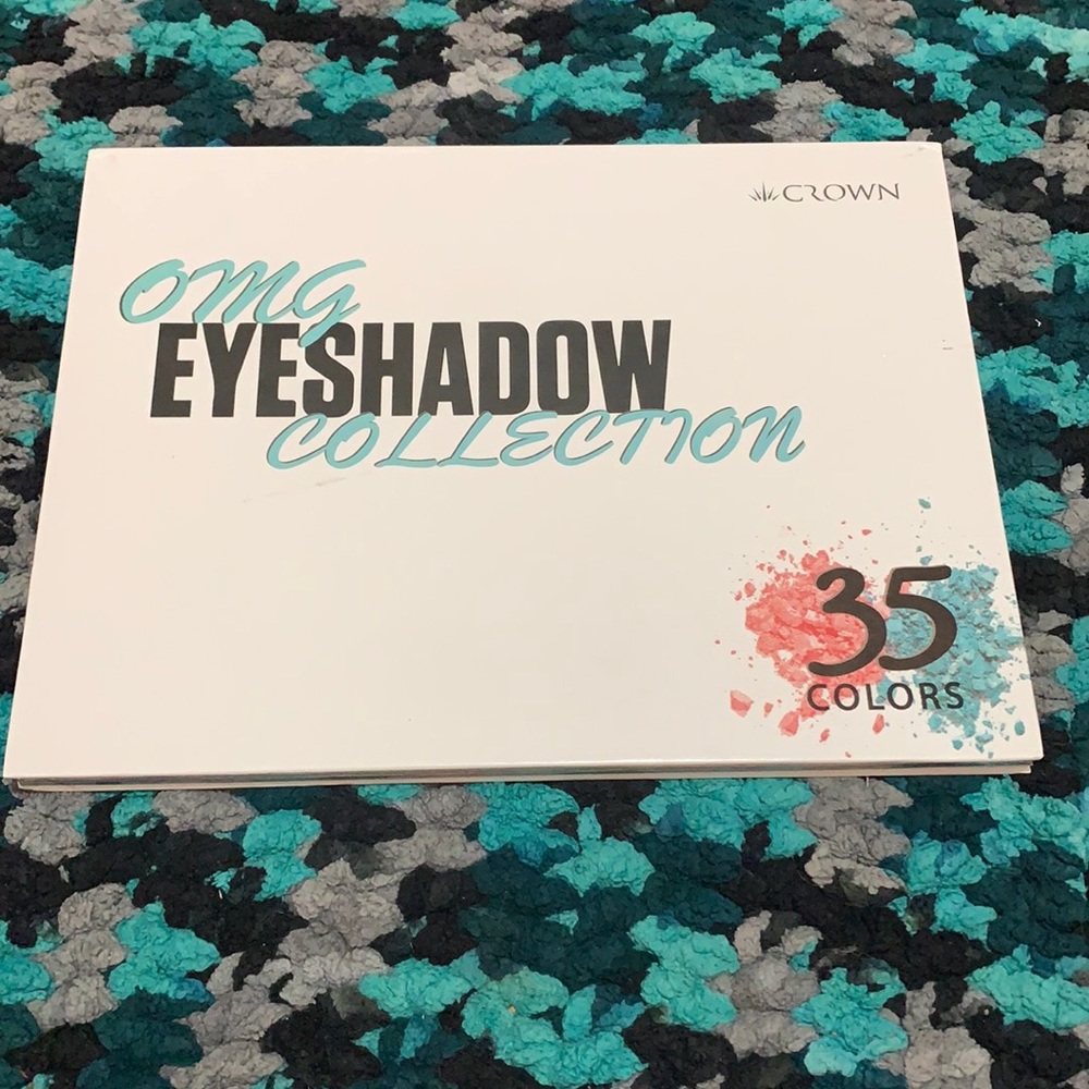 Crown OMG eyeshadow collection